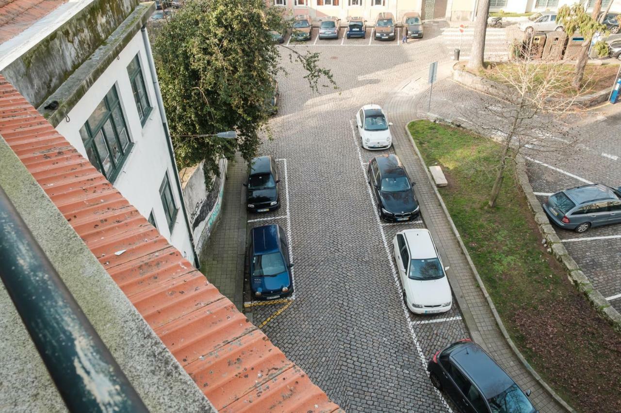 Apartment With Balcony In The Square Porto Exterior photo