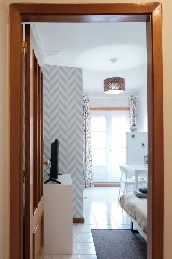 Apartment With Balcony In The Square Porto Exterior photo