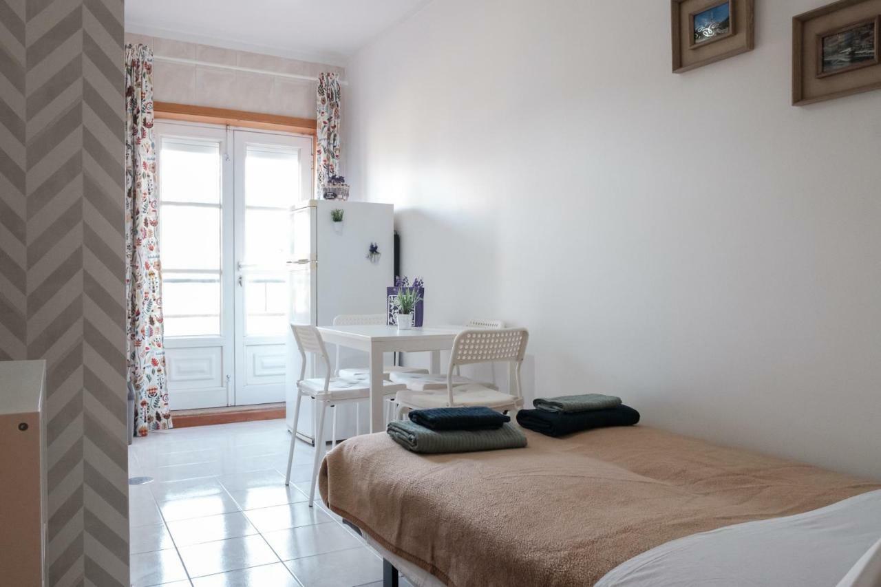 Apartment With Balcony In The Square Porto Exterior photo